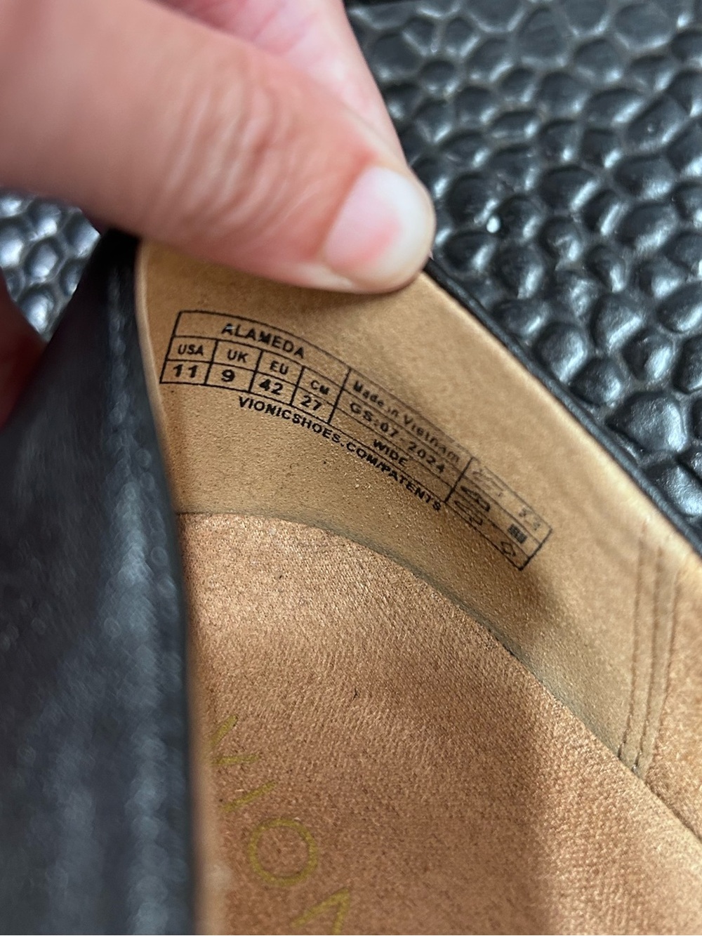 Vionic Alameda Mary Jane Leather Flat in Black 11 - Picture 5 of 5